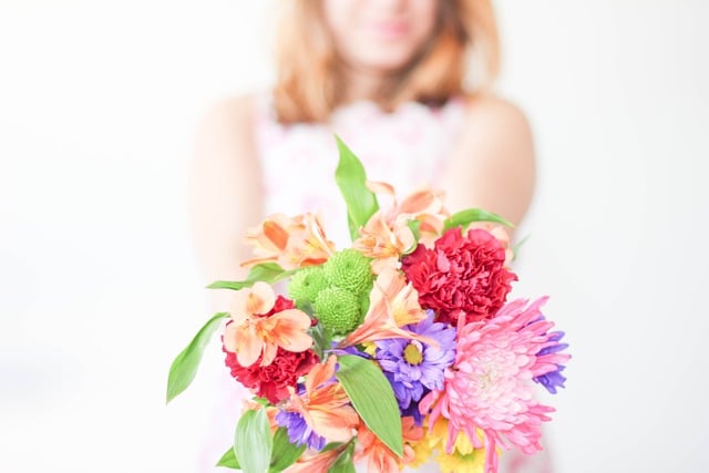 מתנות ליום האישה שמשתלבות נפלא עם פרחים
