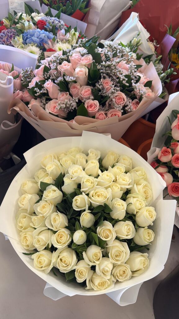 זר ורדים זהב לבן