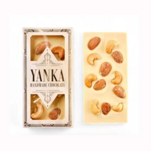 שוקלד לבן עם בתוספת קשיו