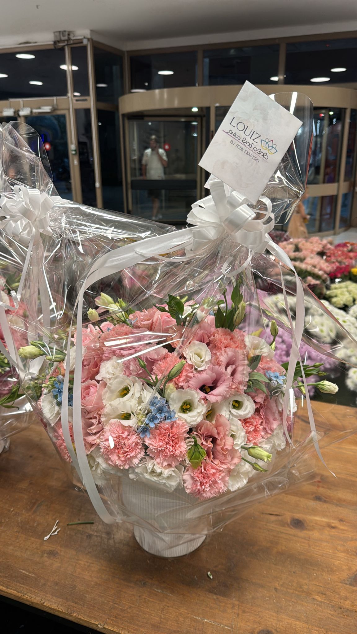 מארז ליזיאנטוס יוקרתי בכלי חרסינה